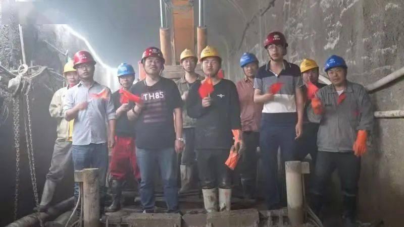 小猫钓鱼游戏龙王版有船